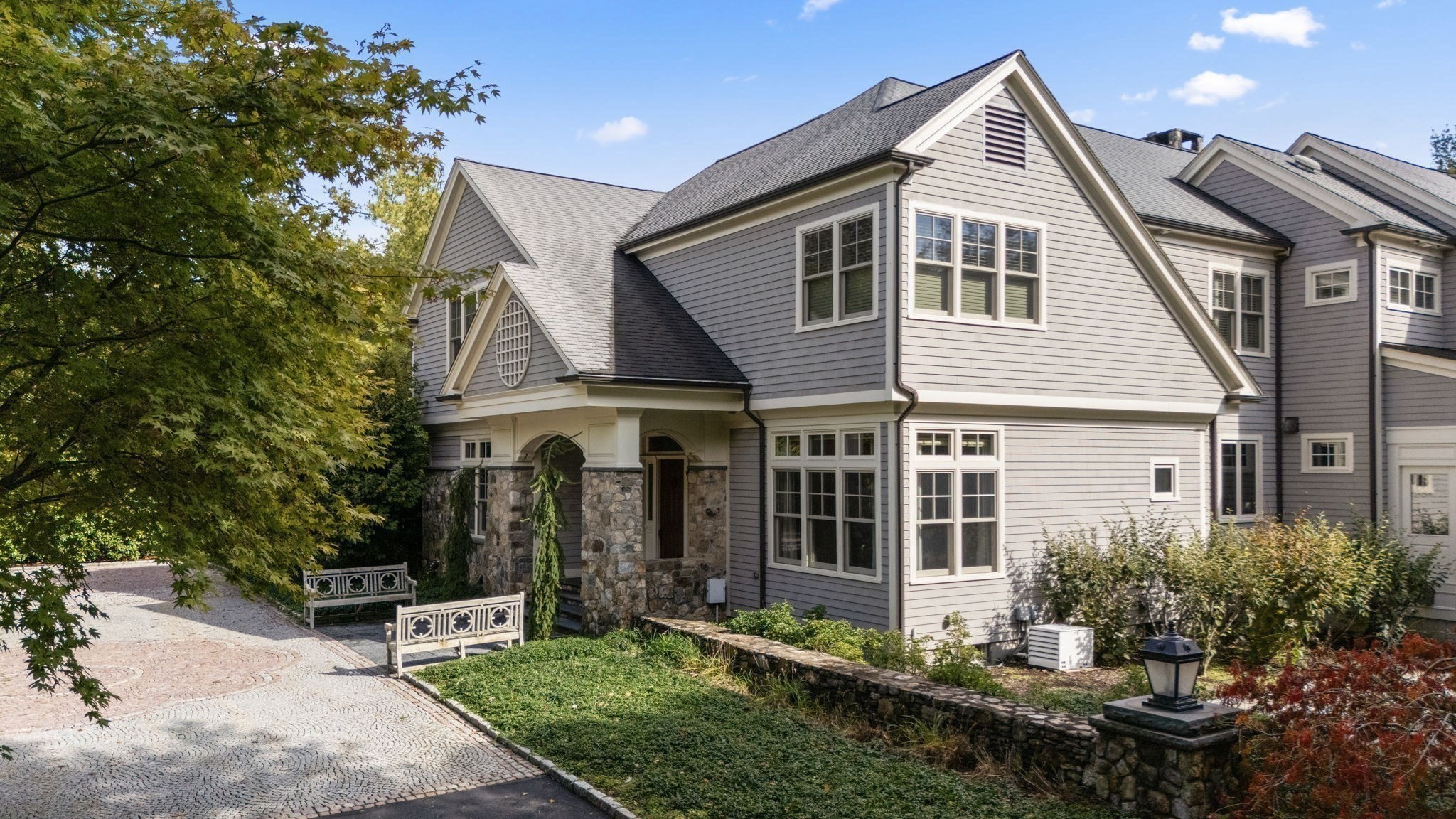 5-bed Single Family at 9 Stonegate Dr, Westwood