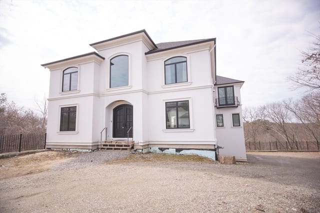 4-bed Single Family at 12 Gianna Drive, Saugus