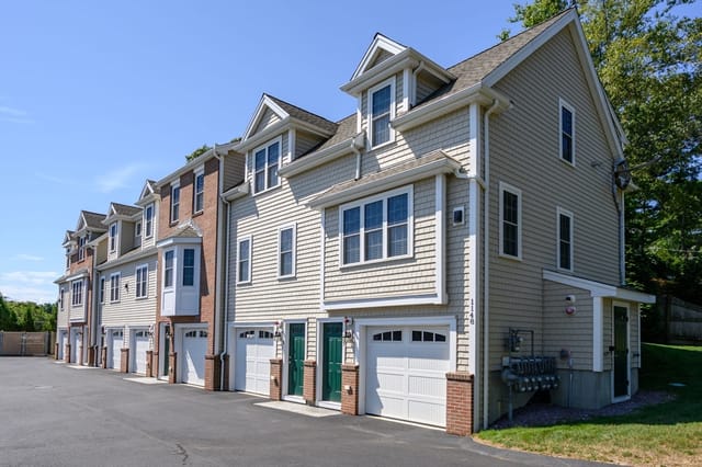 Multifamiliar de 7 habitaciones en 1148 Bedford St, Abington