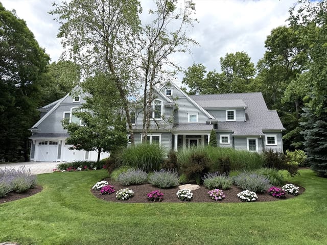4-bed Single Family at 4 Tamarack Ln, Sandwich