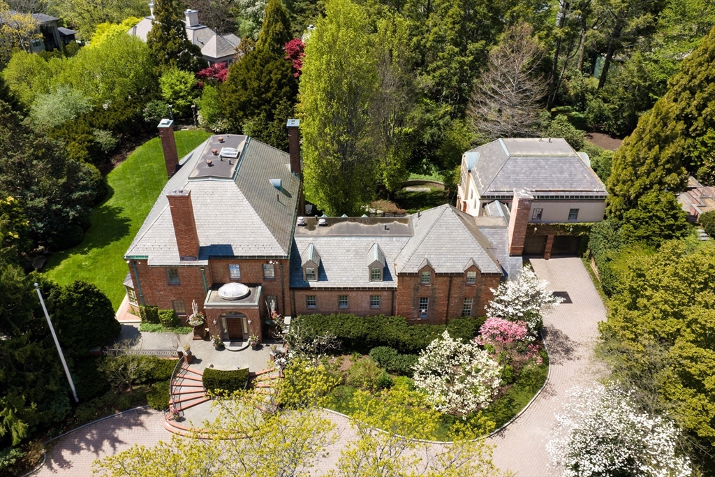 6-bed Single Family at 40 Singletree Rd, Brookline