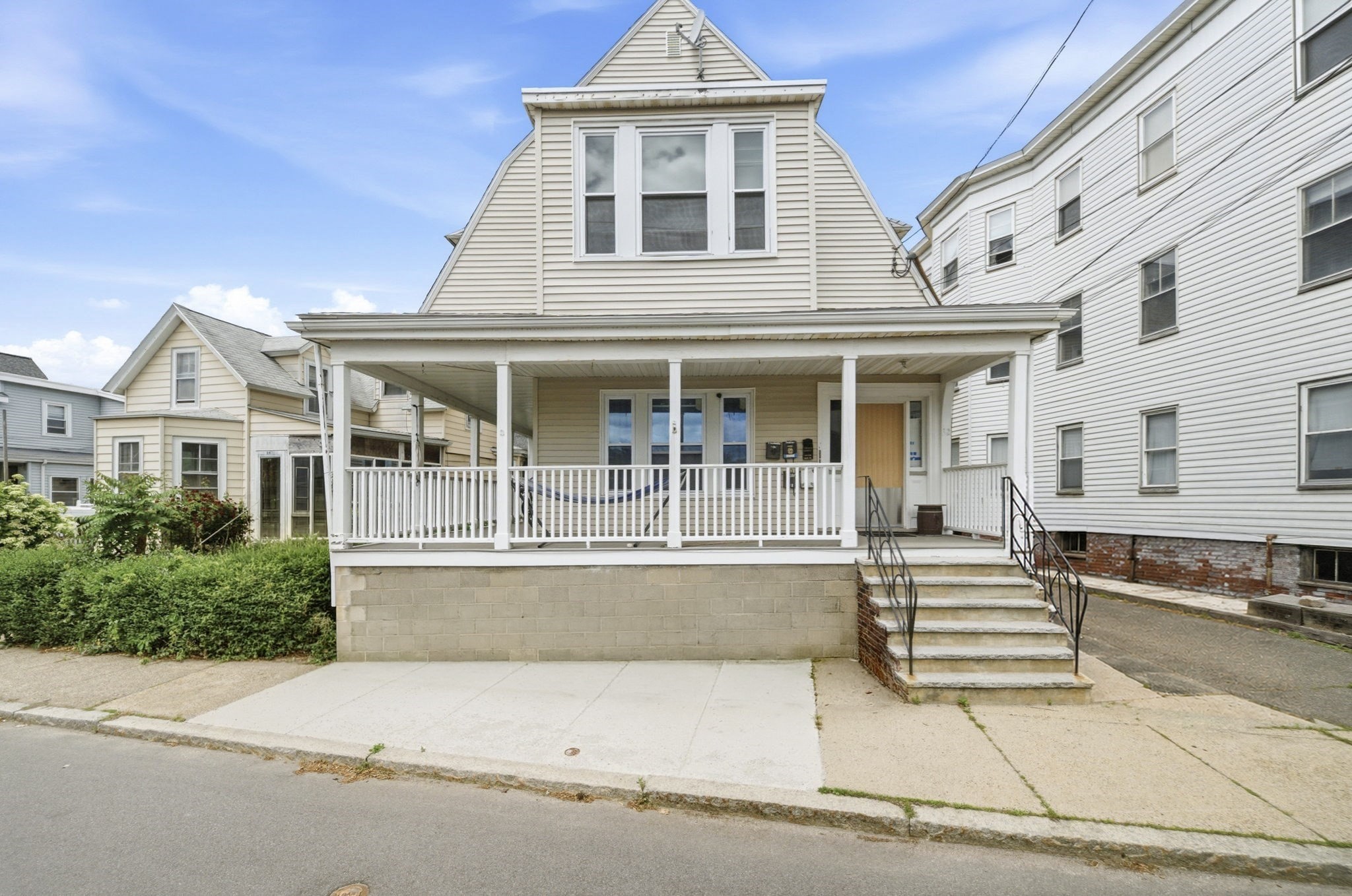 6-bed Multi-Family at 32 Irwin St, Winthrop
