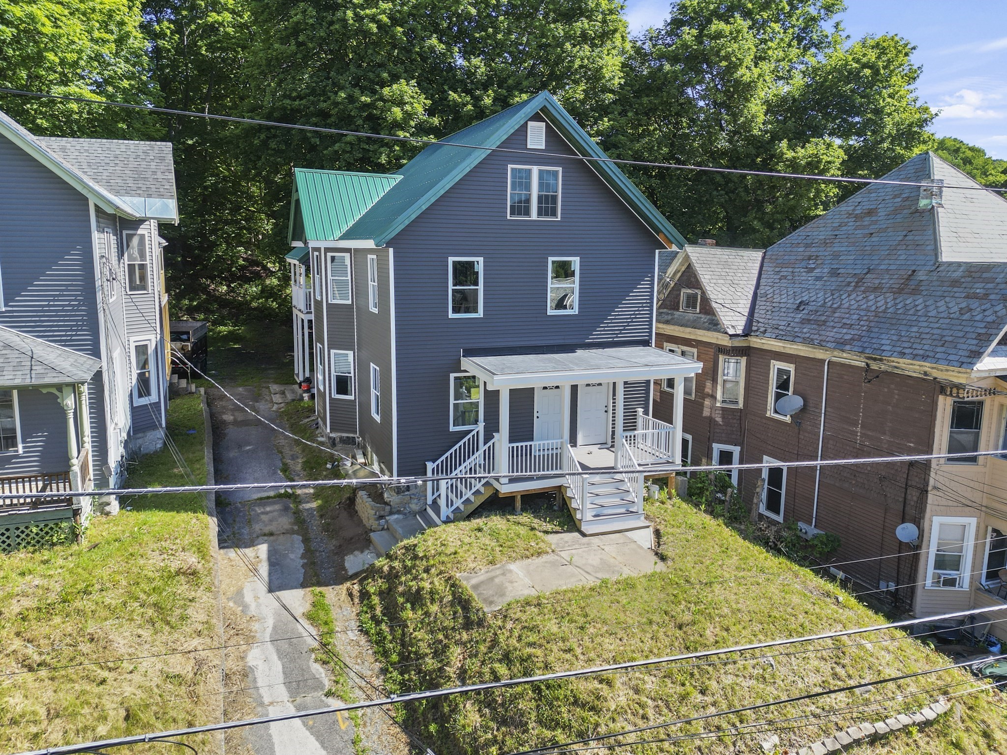 Multifamiliar de 6 habitaciones en 69-71 Hall St, North Adams
