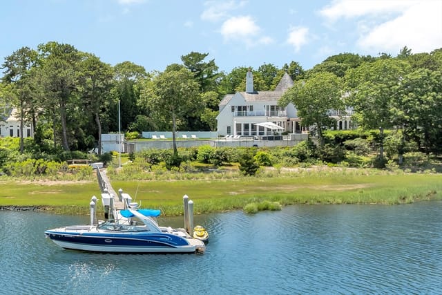 Casa Unifamiliar de 5 quartos em 25 Oyster Way, Barnstable
