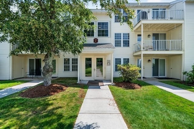 2-bed Condo at 7 Thoreau Ct # 8, Natick