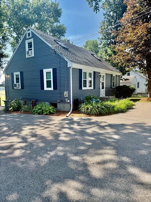 3-bed Single Family at 353 Plain St, Millis