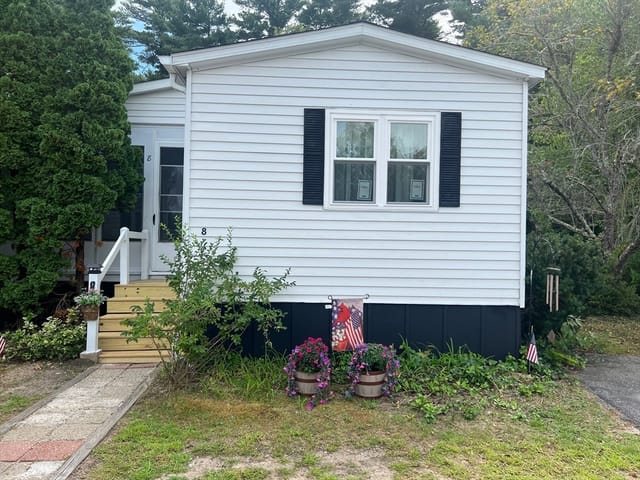 2-bed Single Family at 8 Jefferson Way, Carver