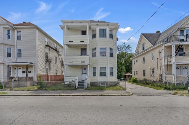 9-bed Multi-Family at 95 John St, Pawtucket
