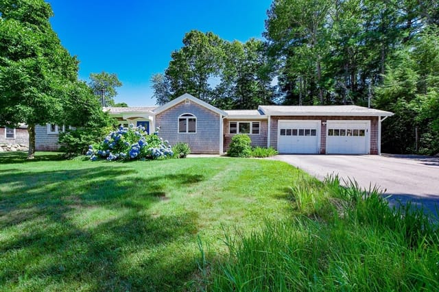 3-bed Single Family at 14 Crapo Street, Marion