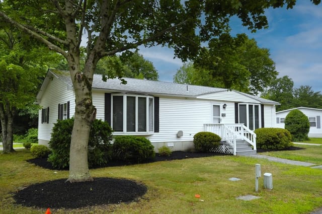 2-bed Single Family at 24 Leisurewoods Dr, Rockland