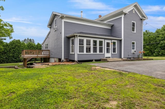 4-bed Single Family at 1255 Main St, Warren