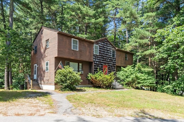Multifamiliar de 4 quartos em 196-198 Hayden Rd, Groton