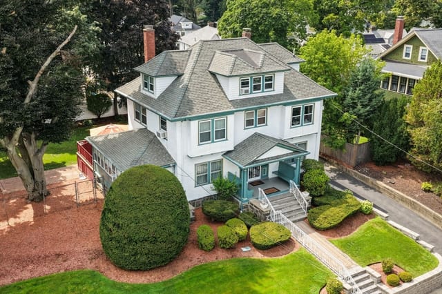 Casa Unifamiliar de 6 habitaciones en 32 Sagamore Ave, Medford