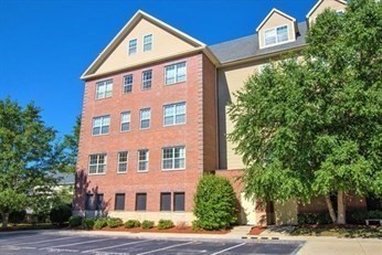 Condominio de 2 habitaciones en 1 Powder Mill Square # 107, Andover