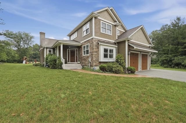 Casa Unifamiliar de 4 habitaciones en 223 Tiffany St, Attleboro