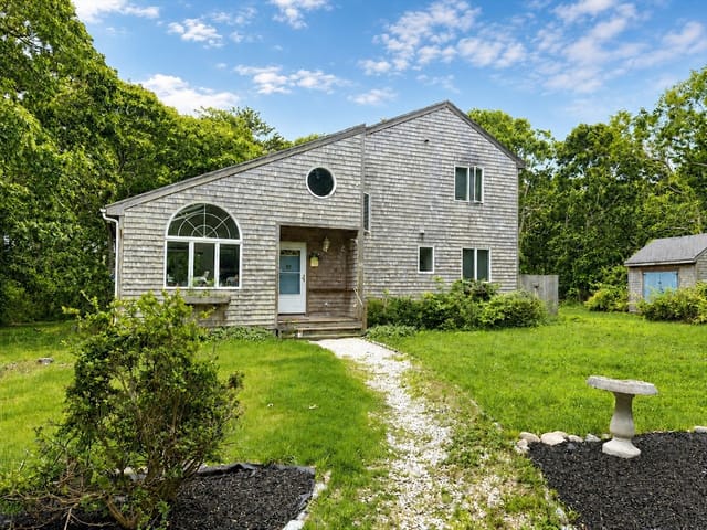 3-bed Single Family at 8 Pip'n Circle, Edgartown