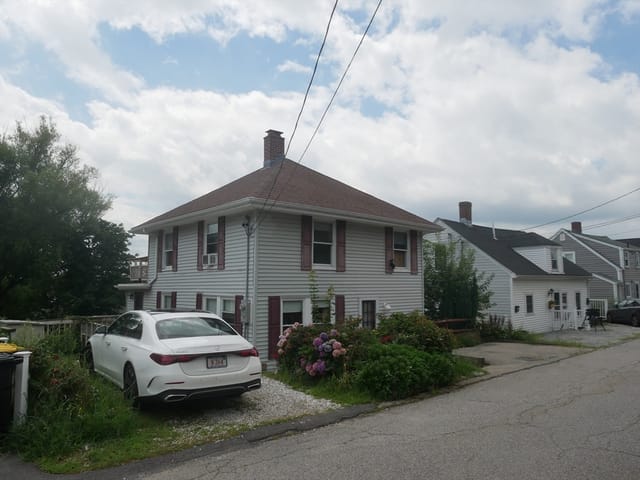 3-bed Single Family at 16 Hillside Rd, Hull