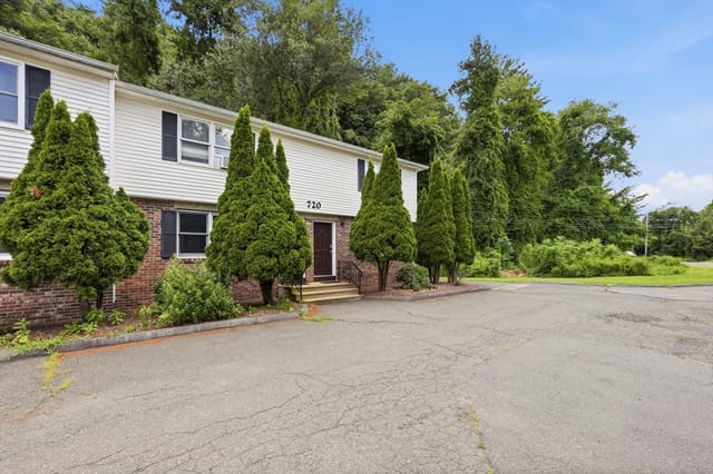 2-bed Condo at 720 Russell Rd # C, Westfield