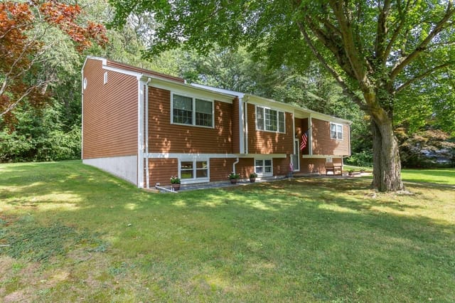 Casa Unifamiliar de 3 quartos em 3235 Sharps Lot Rd, Dighton