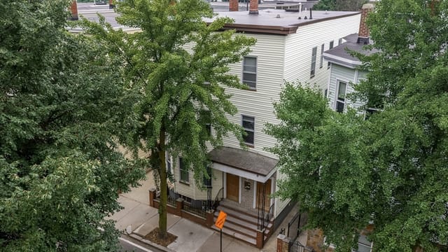 Multifamiliar de 7 habitaciones en 311-313 Cardinal Medeiros Ave, Cambridge