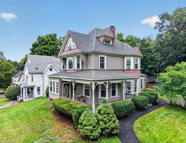 4-bed Single Family at 41 Maple St, Stoneham