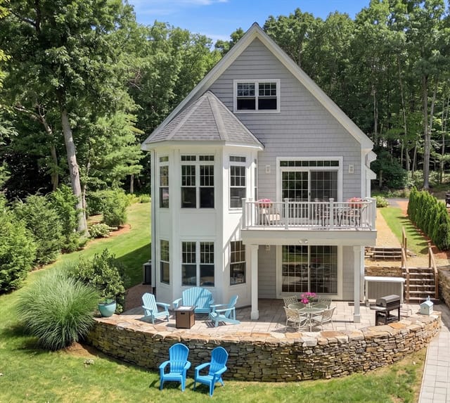 3-bed Single Family at 24 Laurelwood Dr, Webster