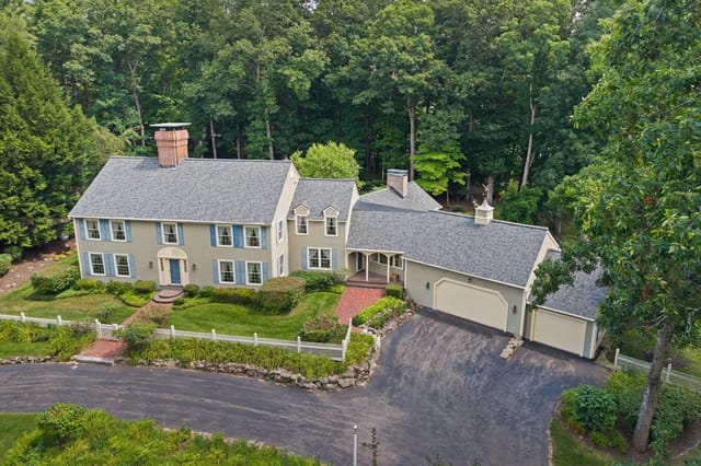 Casa Unifamiliar de 4 habitaciones en 43 Pheasant Run, Bedford
