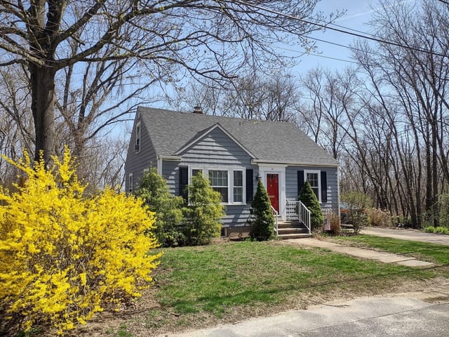 3-bed Single Family at 20 Donald Avenue, Cumberland