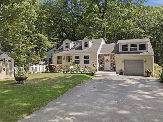 3-bed Single Family at 20 S Shore Rd, Westminster