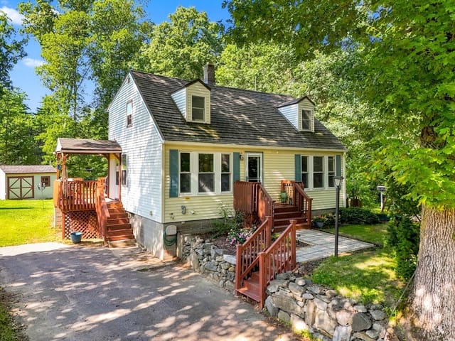 3-bed Single Family at 2346 Main St, Lancaster