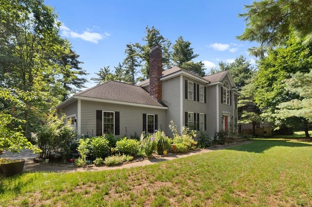 4-bed Single Family at 705 Main St, Acton