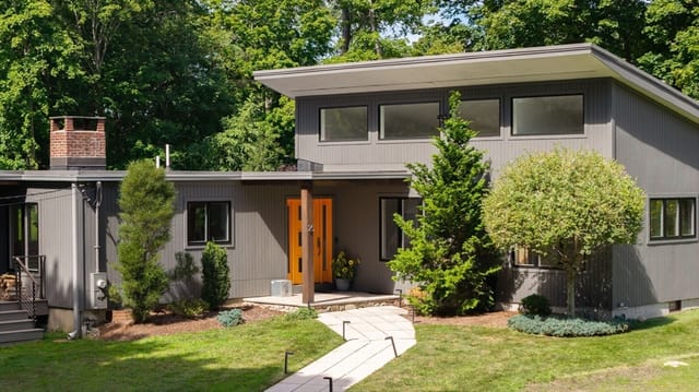 4-bed Single Family at 25 Virginia Ln, Cohasset