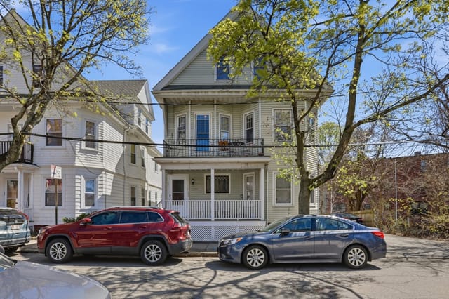 Multifamiliar de 7 habitaciones en 26-28 Porter Rd, Cambridge