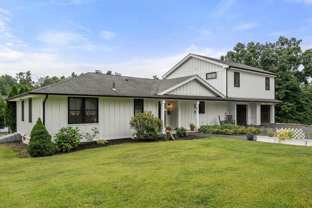 3-bed Single Family at 33 Putnam Hill Rd, Sutton