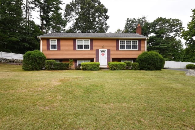 3-bed Single Family at 16 Arrow Drive, Whitman