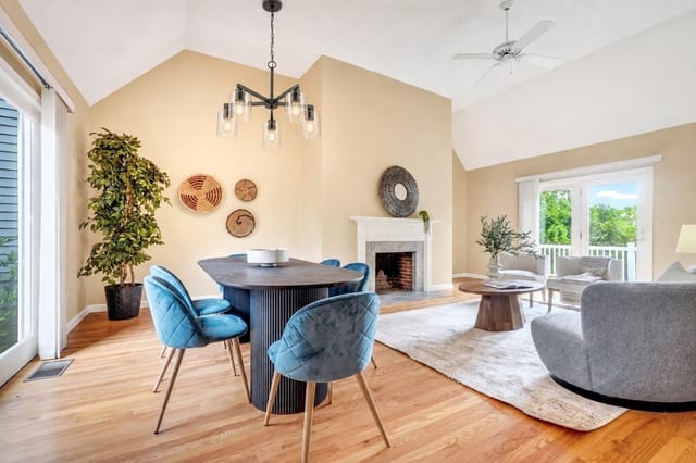 Condominio de 4 habitaciones en 35 Mitchell Grant Way # 35, Bedford