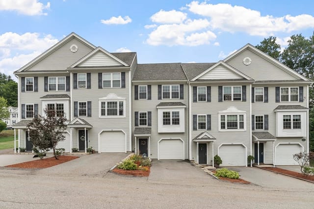 Condominio de 2 habitaciones en 8 Bradley Dr # C, Groton