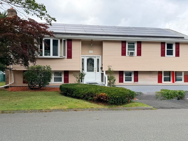 6-bed Single Family at 17 Valley Rd, Stoneham