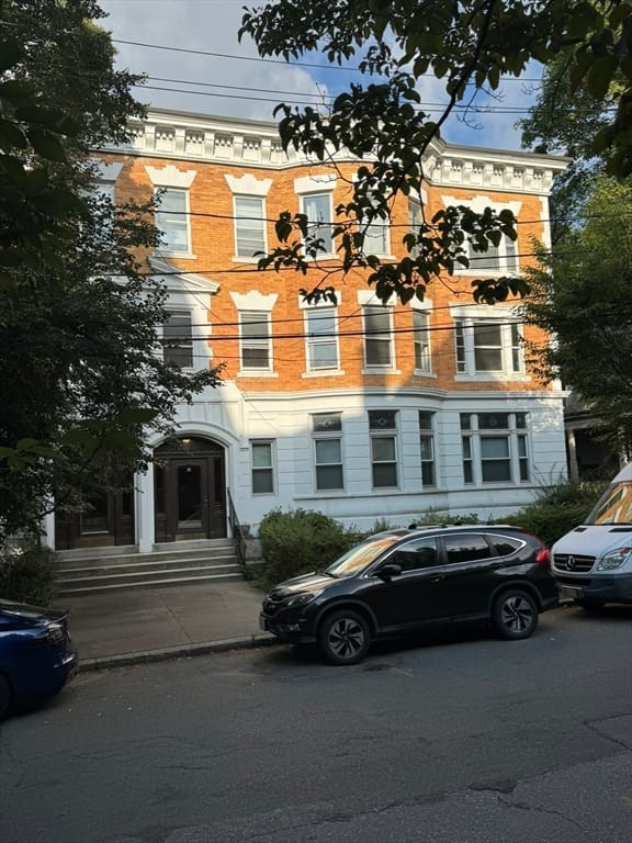 3-bed Condo at 12 Kilsyth Road # 3, Brookline