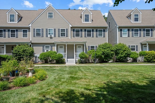Condominio de 2 habitaciones en 7 Dewey Street # 4, Natick