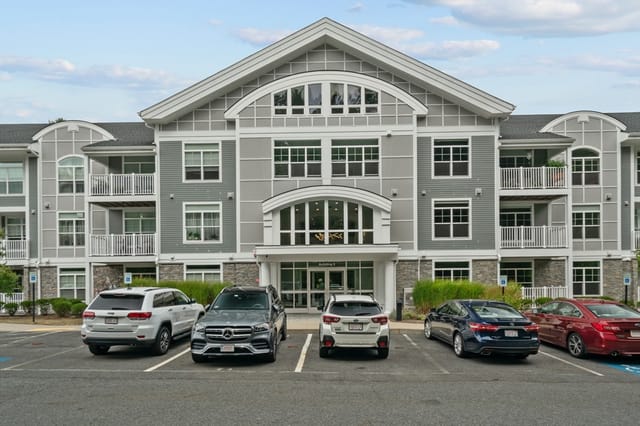 2-bed Condo at 635 Old Post Road # 109, Sharon