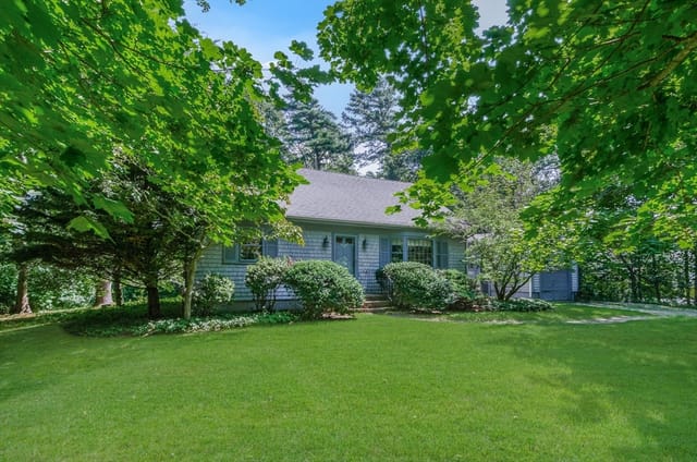 4-bed Single Family at 7 Tupola Ln, Mattapoisett