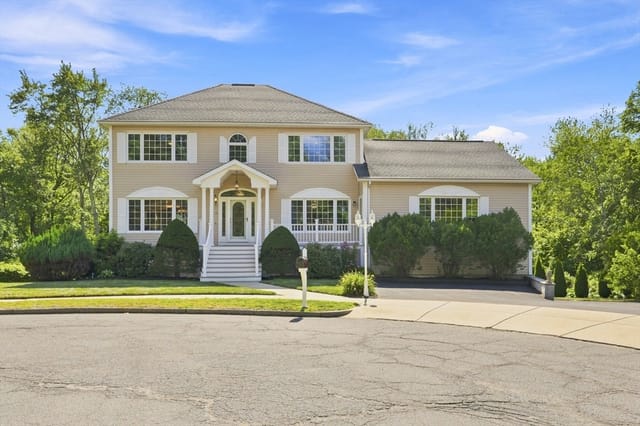 5-bed Single Family at 9 Sullivan Cir, Stoneham