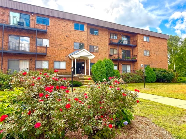 2-bed Condo at 181 Littleton Rd # 212, Chelmsford