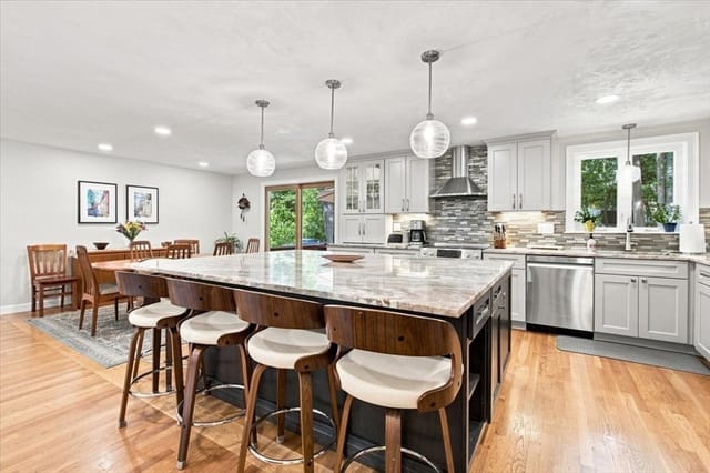 4-bed Single Family at 76 Westover Pkwy, Norwood