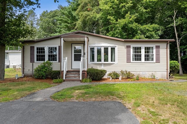 2-bed Single Family at 6 Cyrpess Circle, Rockland