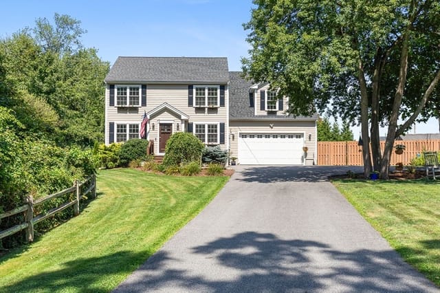 Casa Unifamiliar de 3 quartos em 380 N Wheaton Ave, Seekonk