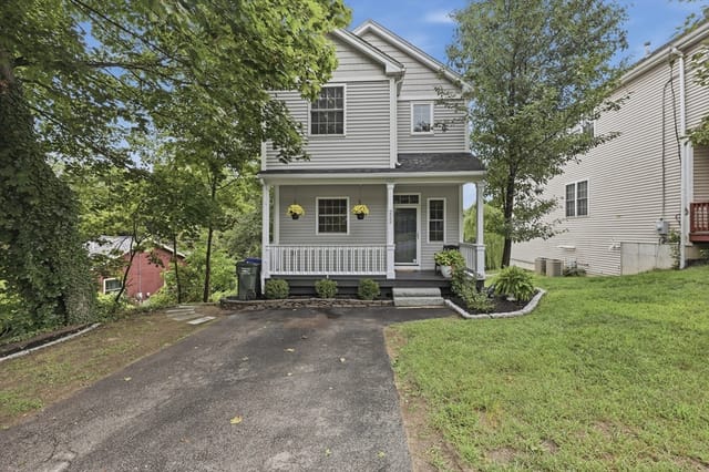 Casa Unifamiliar de 3 quartos em 222 Mendon Street, Hopedale