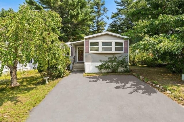 2-bed Single Family at 14 Judith Cir, Wareham