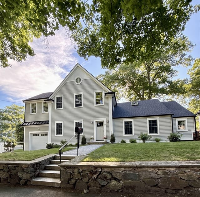 4-bed Single Family at 32 Hickory Cliff Rd, Newton